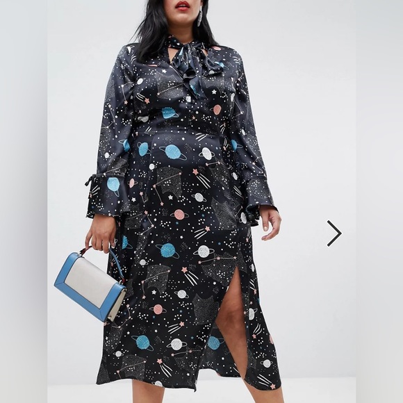 ASOS DESIGN Curve star and moon maxi dress with fluted sleeve - Picture 1 of 11